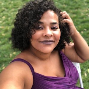 Meet your Posher, Ebony